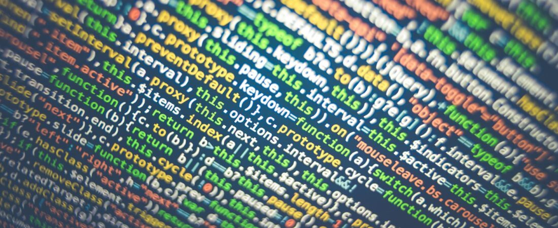 Variables en prompts: qué son y cómo usarlas en IA