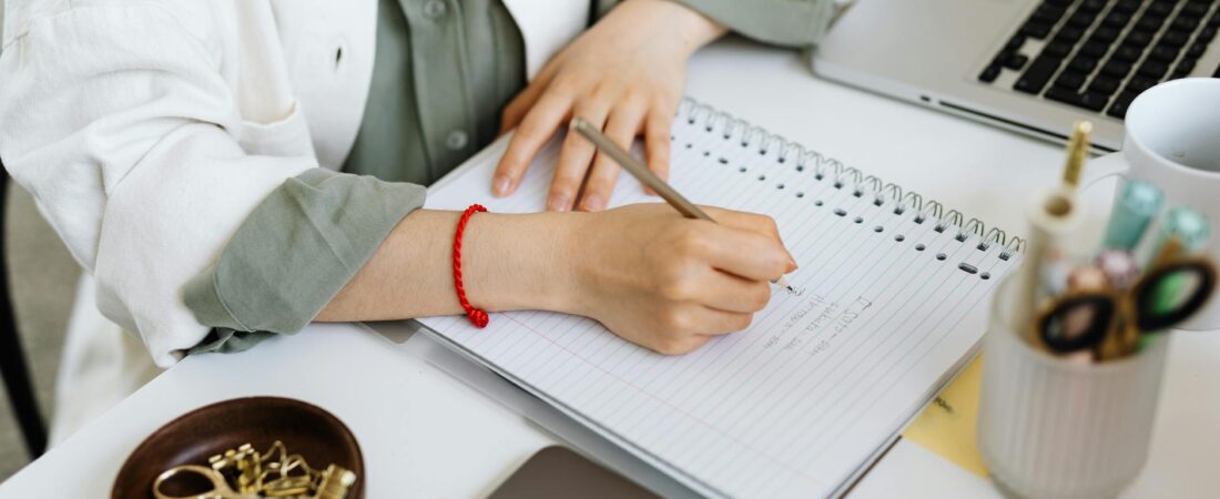 Cómo encadenar prompts para tareas complejas paso a paso