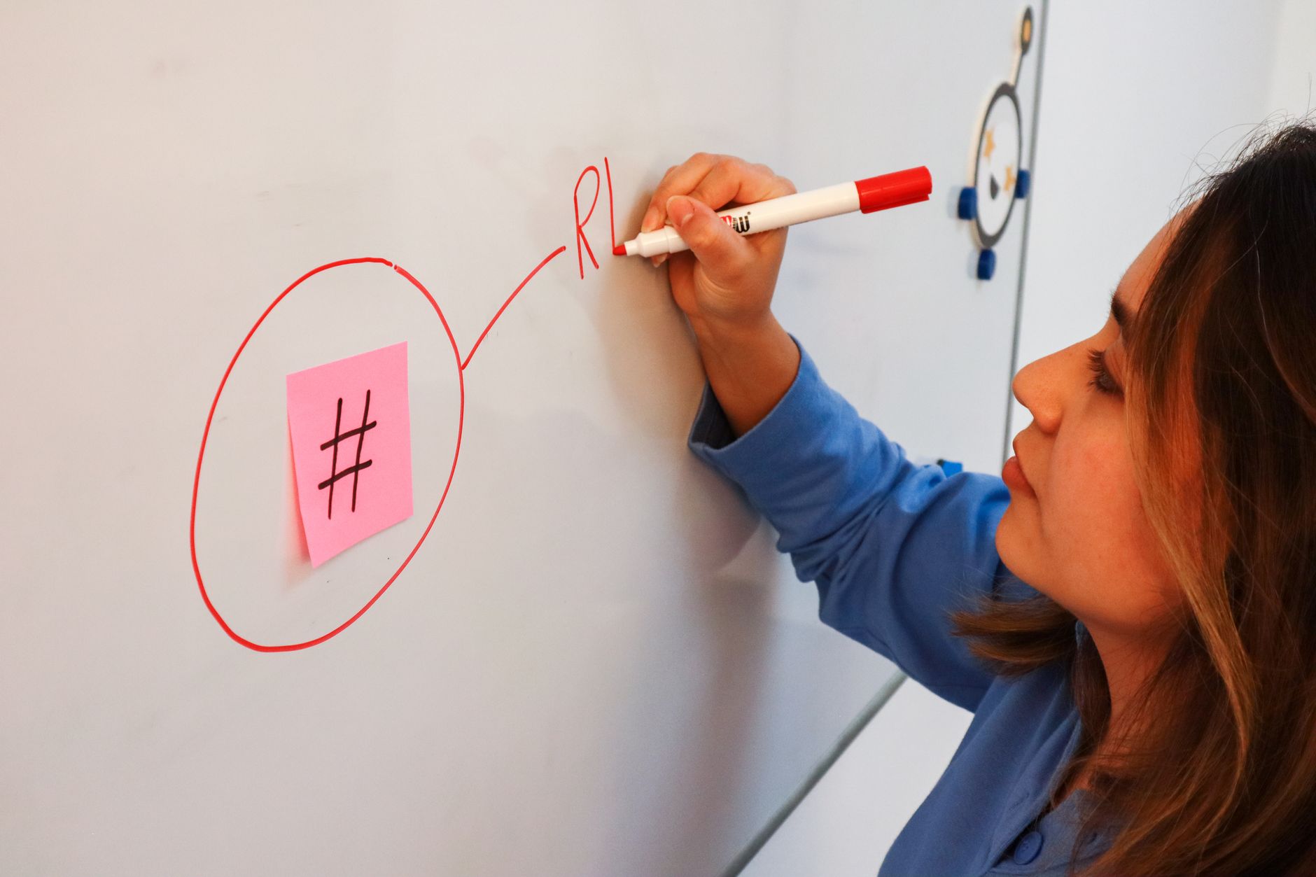 Por qué la técnica Chain of Thought es beneficiosa para tareas complejas