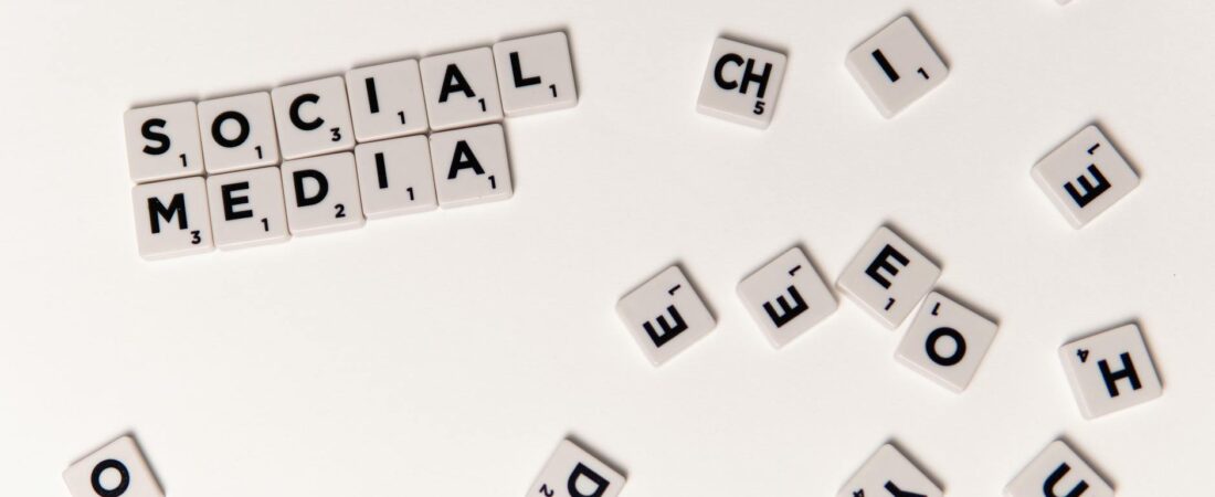Automatiza tus redes sociales con prompts efectivos para empresas