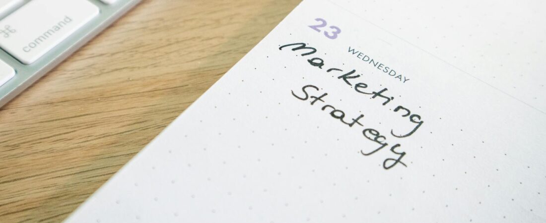 El truco de los expertos: prompts para crear planes de marketing 30 días que duplican tu ROI