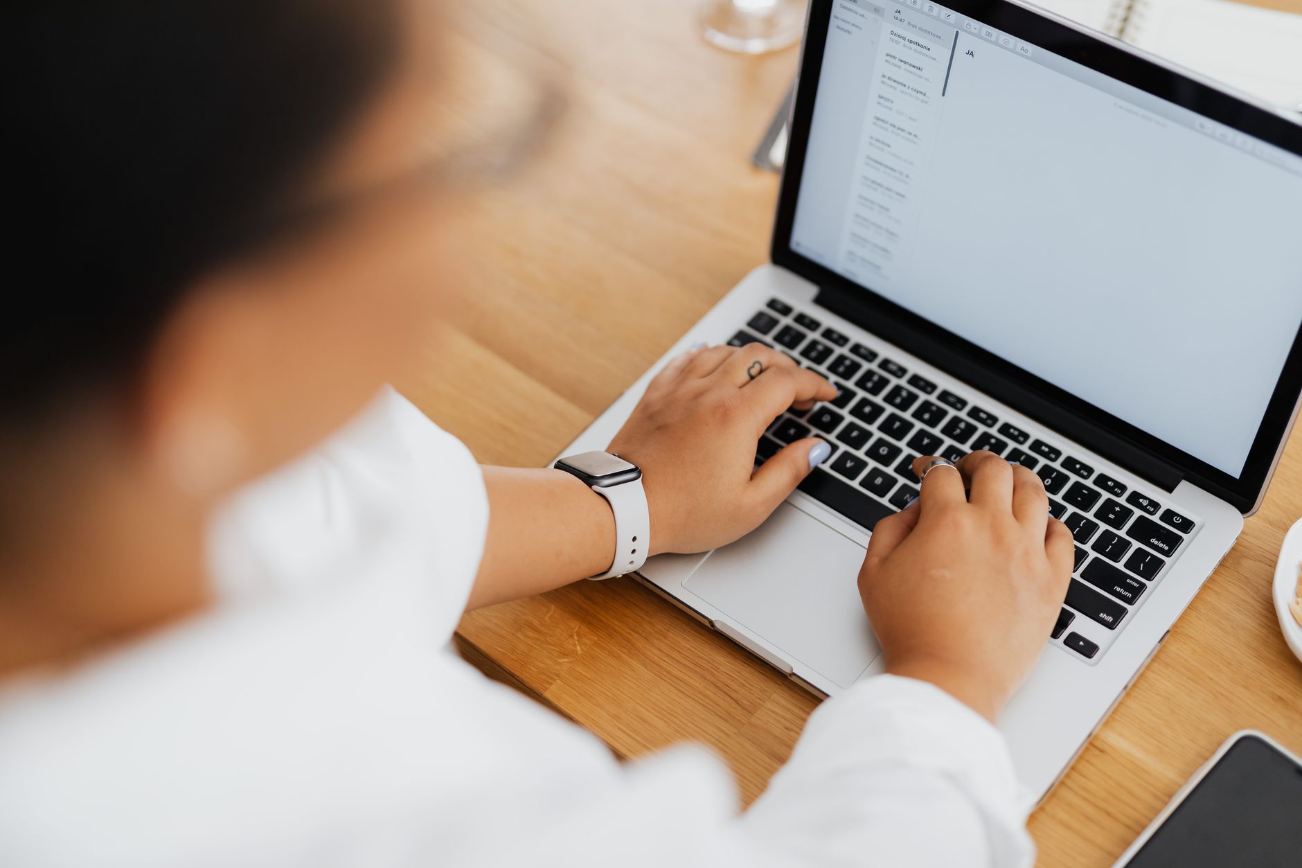 El truco de prompts para emails profesionales en español